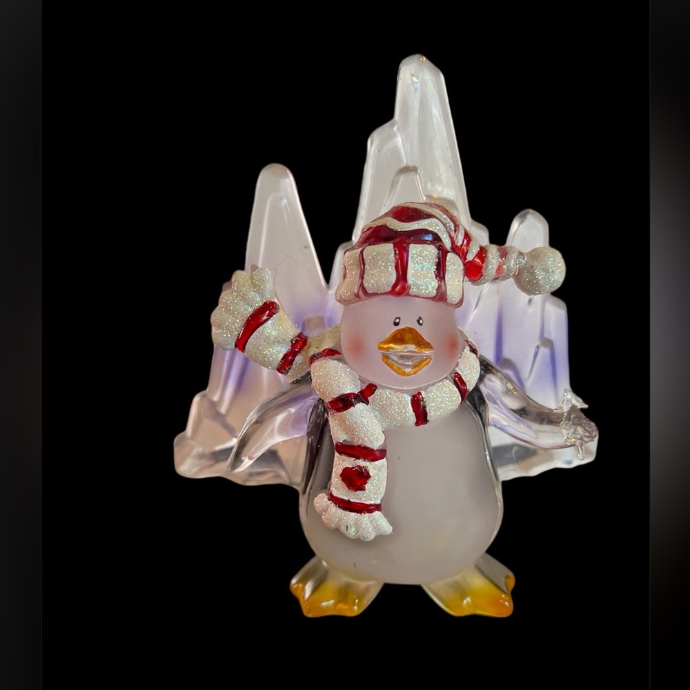 Holiday Night Light Christmas Penguin On Ice Light Plug‎ In